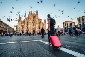 turista na Duomo di Milano