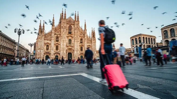 turista na Duomo di Milano