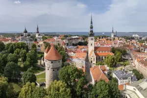 Vista aérea do centro histórico medieval de Tallinn