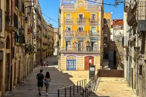 Ruas do Centro histórico de Tarragona, em dia de sol