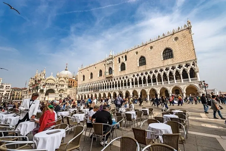 Turistas na Piazza San Marco