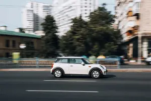 Carro saindo de onde alugar carro na Europa
