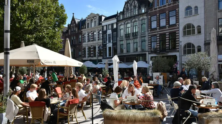 Restaurantes e mesas ao ar livre em Amsterdam