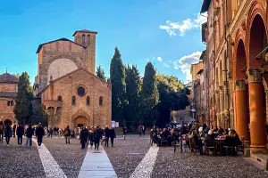 Turismo e refeição ao ar livre em Bolonha, Itália