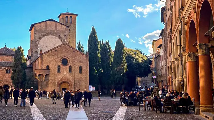 Turismo e refeição ao ar livre em Bolonha, Itália