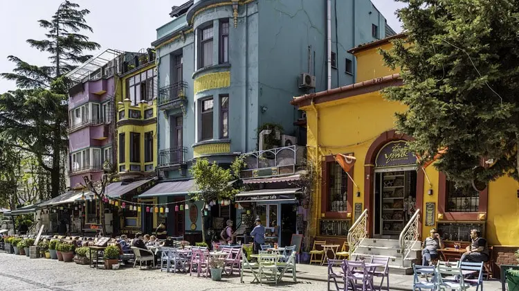 Restaurantes em Istambul em dia de sol
