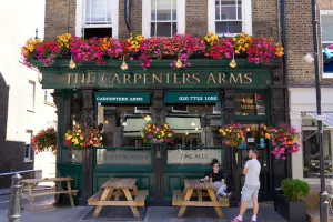 Entrada de pub, um bom lugar onde comer em Londres