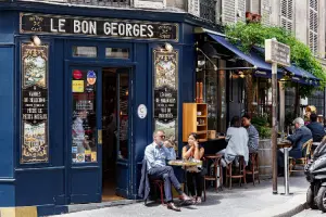 Fachada de restaurante onde comer em Paris