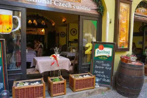 Fachada de um restaurante em Praga
