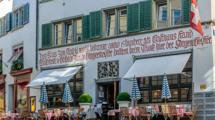 Restaurante na cidade de Zurique, na Suíça
