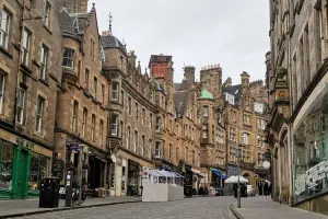 Confira os tipos de acomodações e onde ficar em Edimburgo