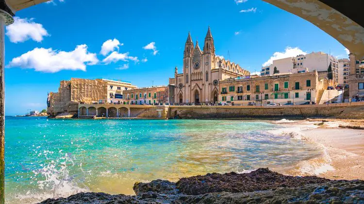 St. Julian uma das principais regiões de onde ficar em Malta.