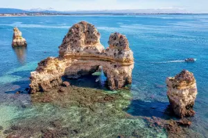 Rocha no mar do Algarve, Portugal