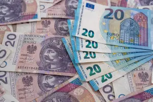 Nem todos os países da União Europeia adotaram o euro como moeda oficial