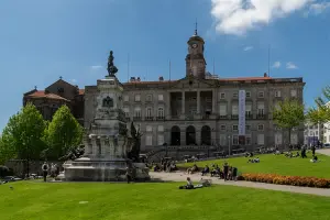 Fachada do Palácio da Bolsa em Porto, Portugal