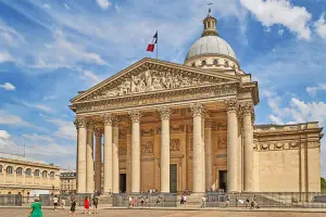 Panteão de Paris em um dia ensolarado