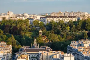 Parc Buttes-Chaumont, em Paris, França.