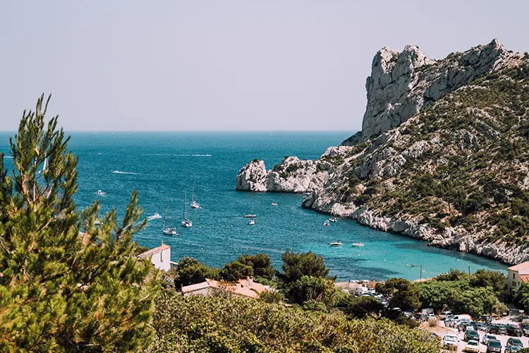 Um dos parques nacionais mais bonitos da França, a região dos Calanques fica entre Marselha e Cassis, em Provença