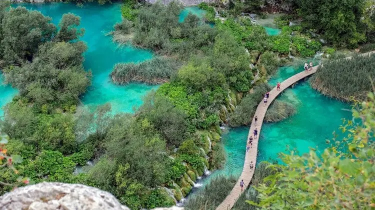 Vista aérea de parque natural na Croácia