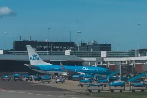 Aeroporto de Amsterdam, para onde muitas passagens aéreas para Holanda se destinam.