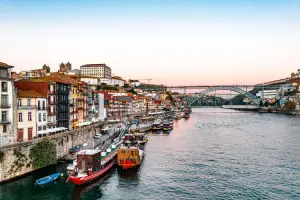Vista de drone da paisagem da cidade velha do Porto, Portugal