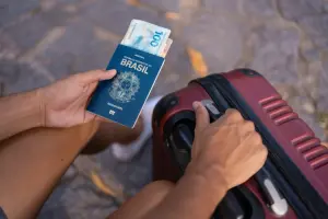 Brasileiros precisam de passaporte para viajar para Europa.