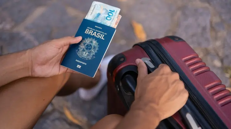 Brasileiros precisam de passaporte para viajar para Europa.