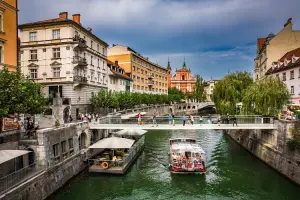 Rio Ljubljanica em Lubianam capital da Eslovênia