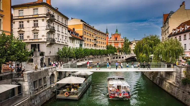 Rio Ljubljanica em Lubianam capital da Eslovênia