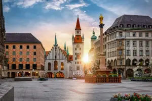 Marienplatz vazia, na cidade de Munique