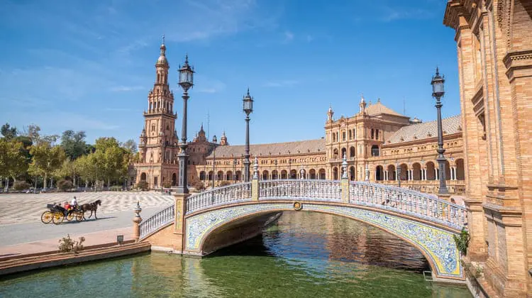Plaza de España, um dos principais pontos turísticos de Sevilha
