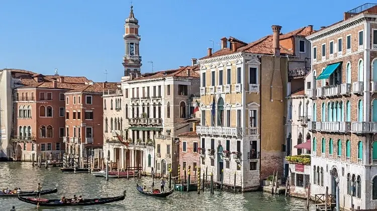 Visão de um ponto turístico em Veneza