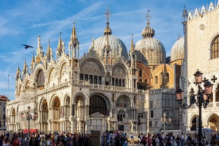 Basílica San Marco, um ponto turístico em Veneza.