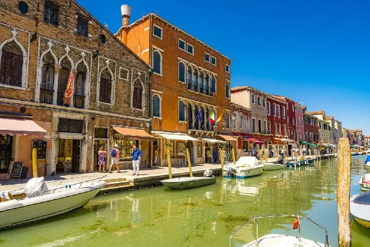 Canal da Ilha de Murano, próximo a Veneza.