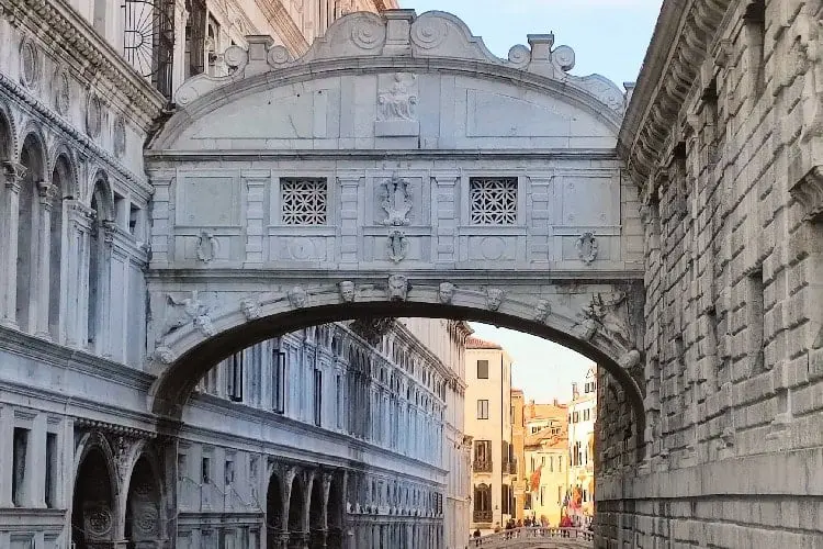 Ponte dos Suspiros e o Palácio Ducal.