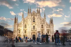Piazza Duomo, em Milão, Itália