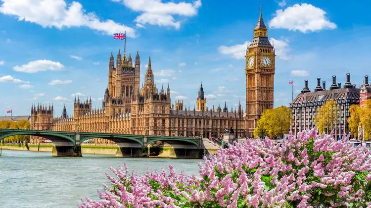 Casas do Parlamento um dos principais pontos turísticos na Inglaterra.