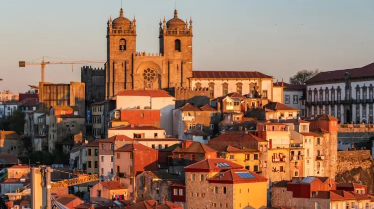 Cidade do Porto com o pôr do sol