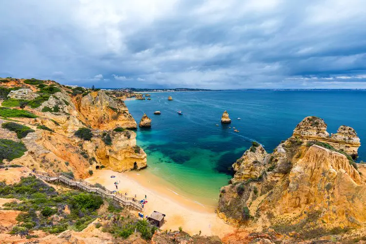 Visite as outras praias próximas das Grutas de Benagil