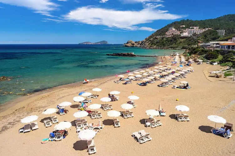 Praia Es Figueral, Ibiza, Espanha