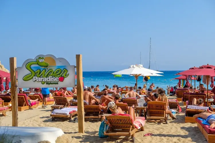 Praia Super Paradise em Mykonos, na Grécia