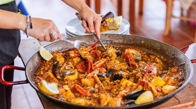 Paella, um dos pratos típicos da Espanha