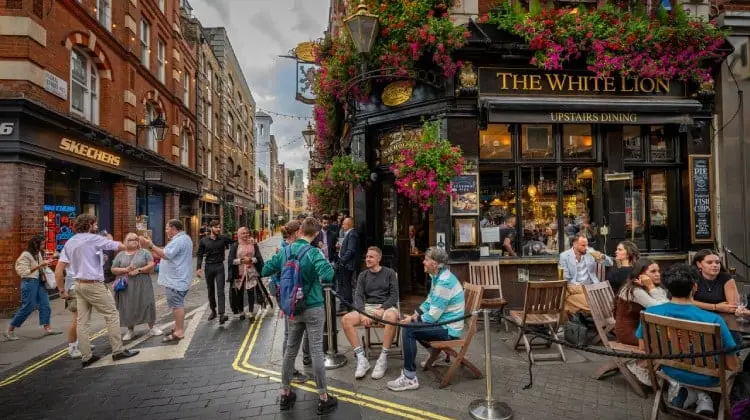 Existem mais de 3.600 pubs em Londres.