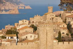 Tossa de Mar, na Costa Brava é um dos pueblos na Espanha a serem visitados