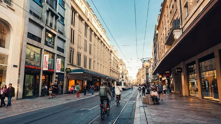 Rua de compras na Suíça