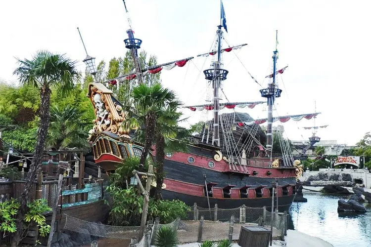 Navio pirata na Adventureland da Euro Disney