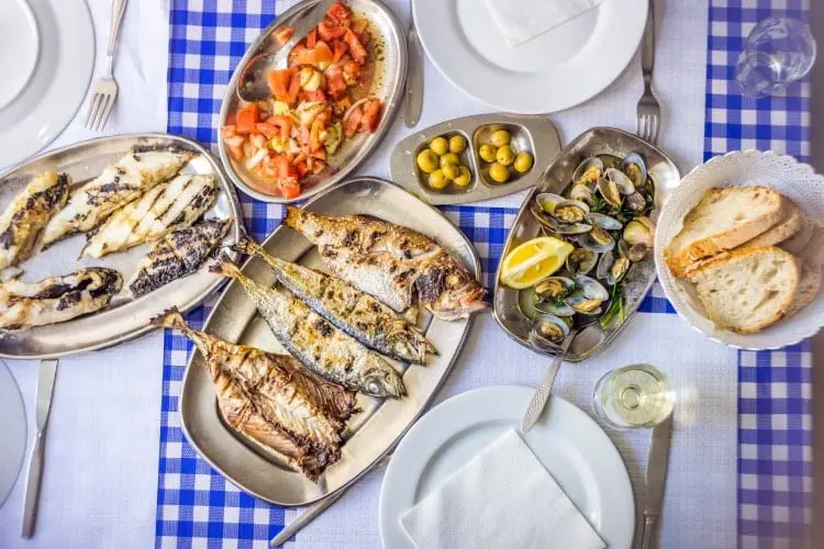 De comidas típicas a releituras gourmet, não faltam locais de onde comer no Porto