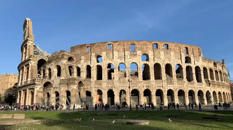 Coliseu durante o dia