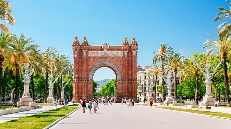 Arco do Triunfo de Barcelona, atração essencial para um roteiro Espanha