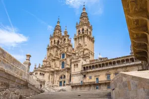 Parte essencial do roteiro Galícia, a catedral de Santiago de Compostela é destino de milhares de peregrinos todos os anos.